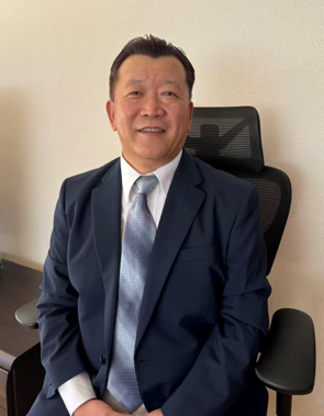 代表董事 华本 博之